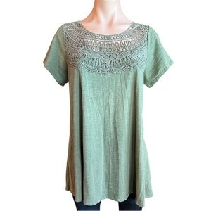 Liz Lange Green Embellished Flutter Sleeve Tunic